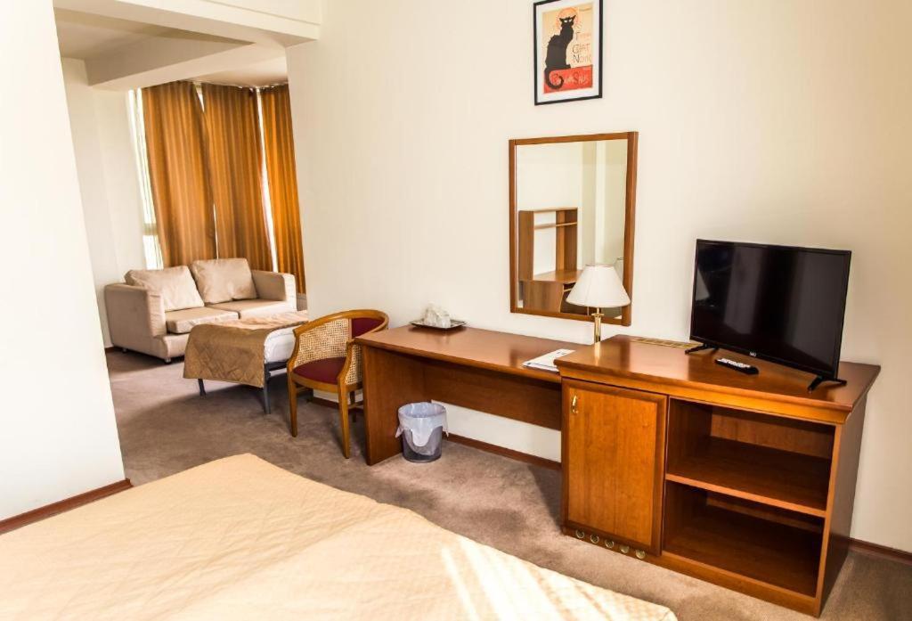 Hotel Seven Cluj-Napoca Extérieur photo