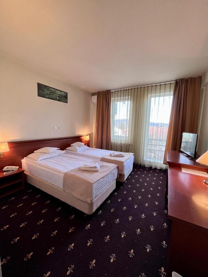 Hotel Seven Cluj-Napoca Extérieur photo