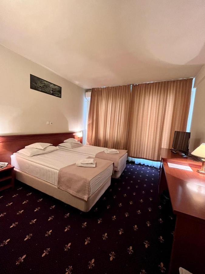 Hotel Seven Cluj-Napoca Extérieur photo