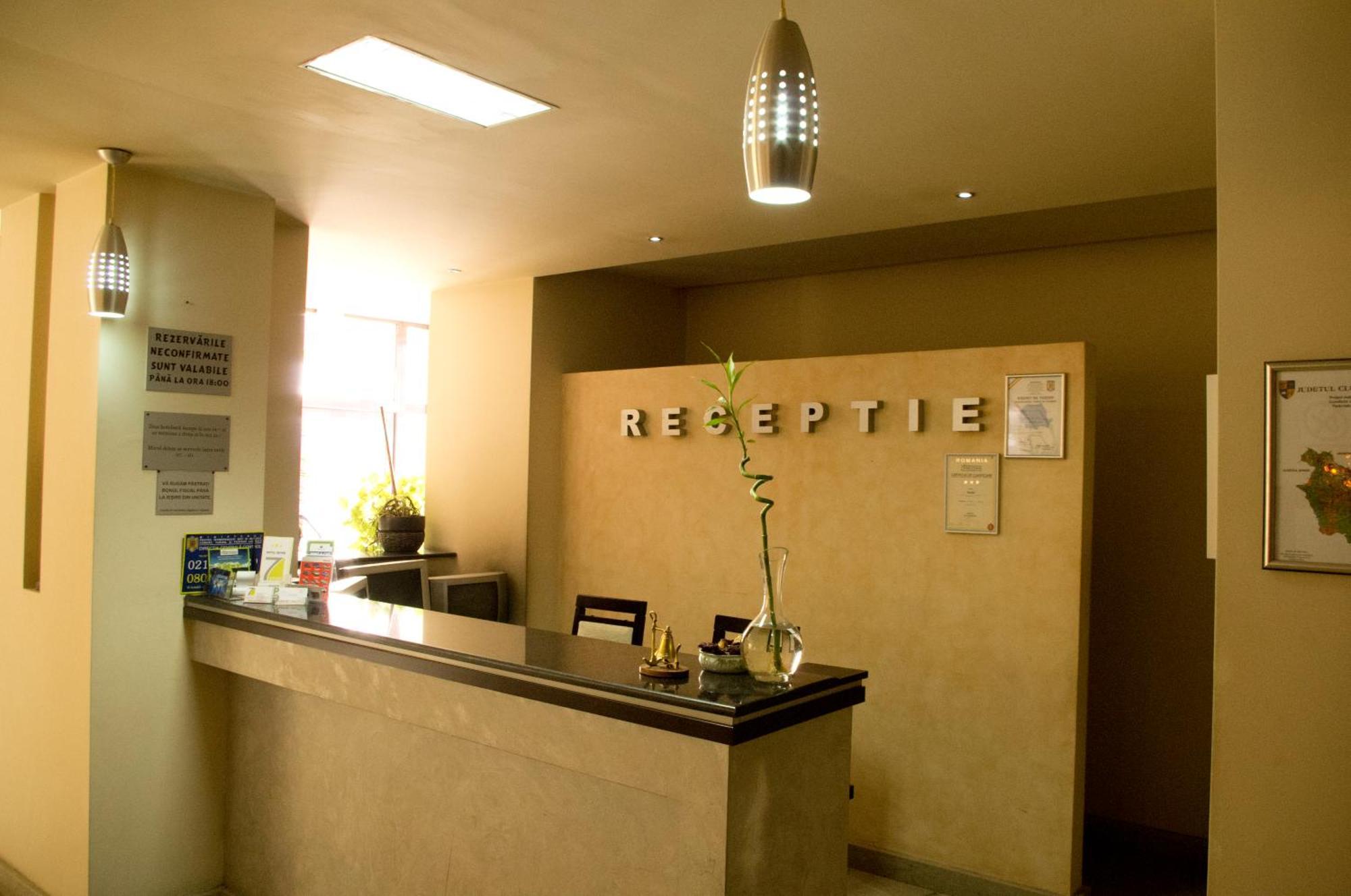 Hotel Seven Cluj-Napoca Extérieur photo