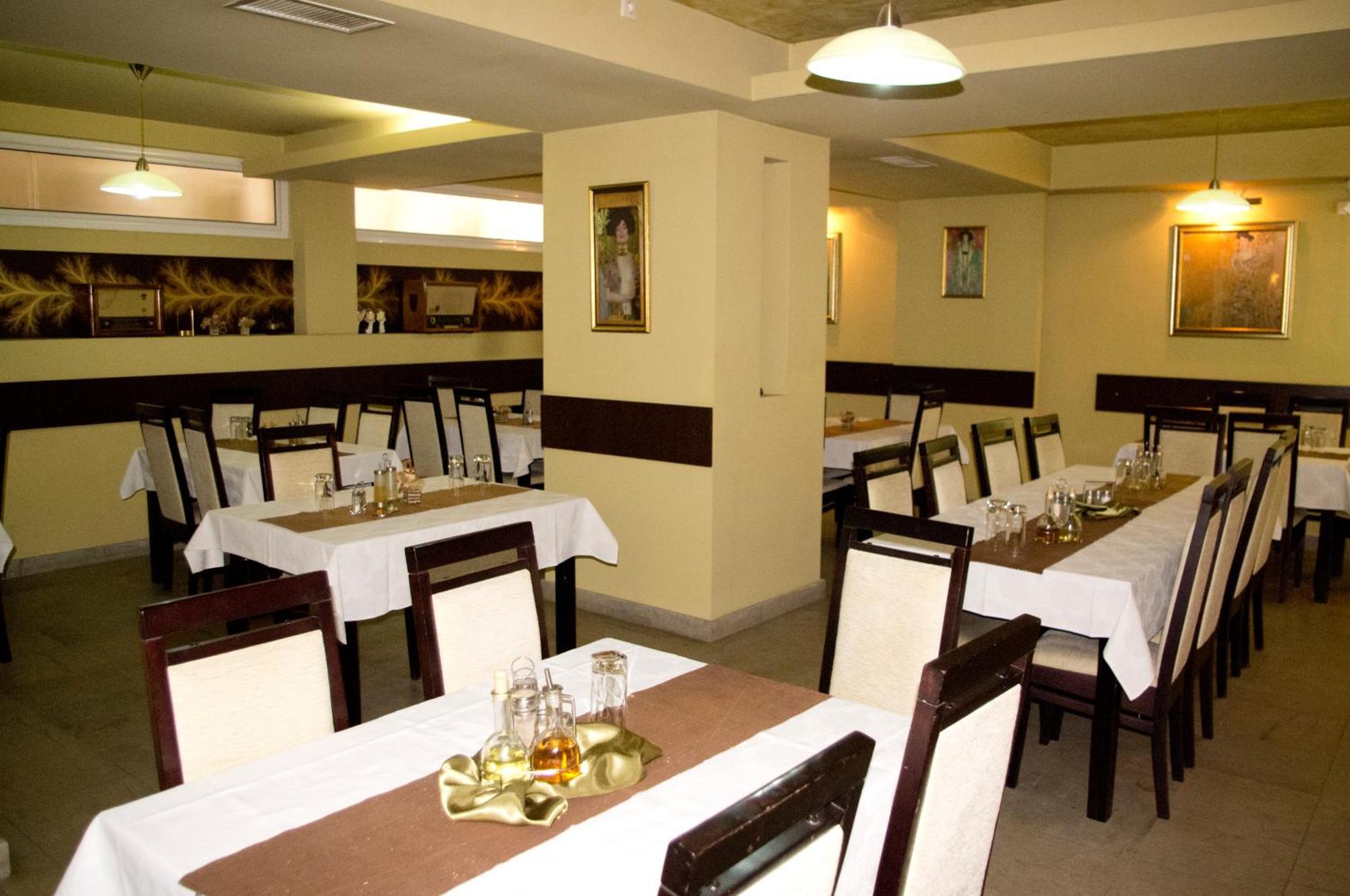 Hotel Seven Cluj-Napoca Extérieur photo