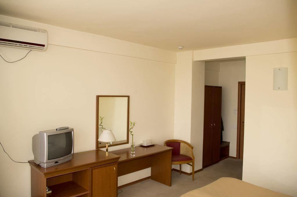 Hotel Seven Cluj-Napoca Extérieur photo