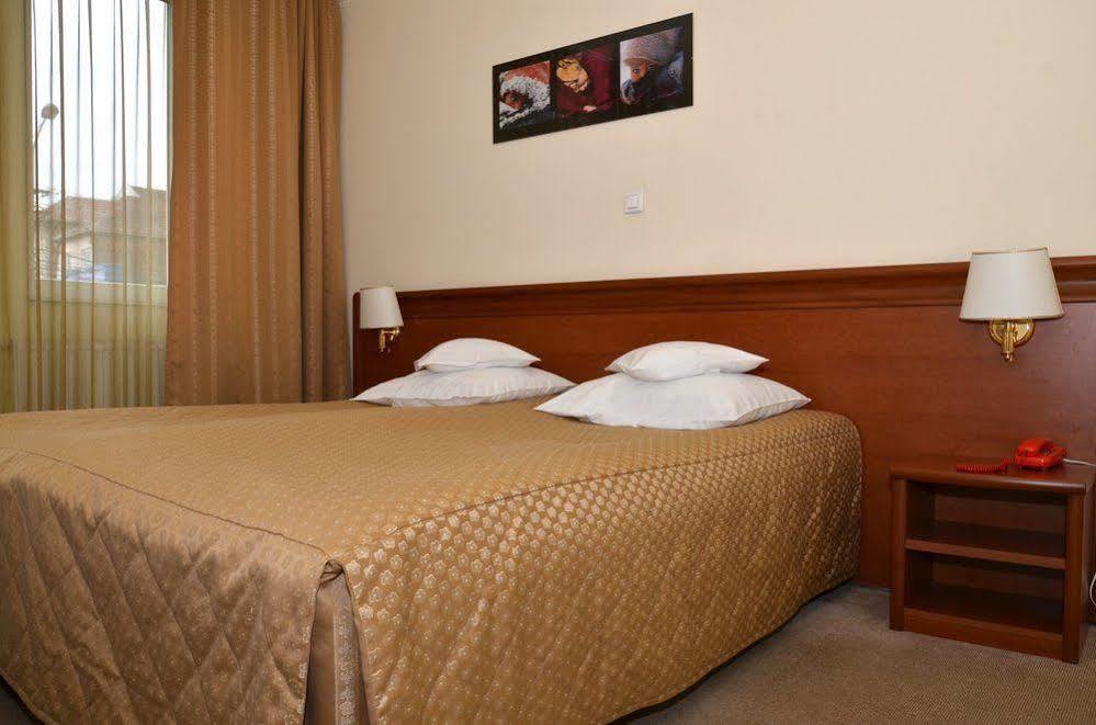 Hotel Seven Cluj-Napoca Extérieur photo