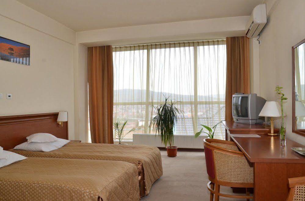 Hotel Seven Cluj-Napoca Extérieur photo