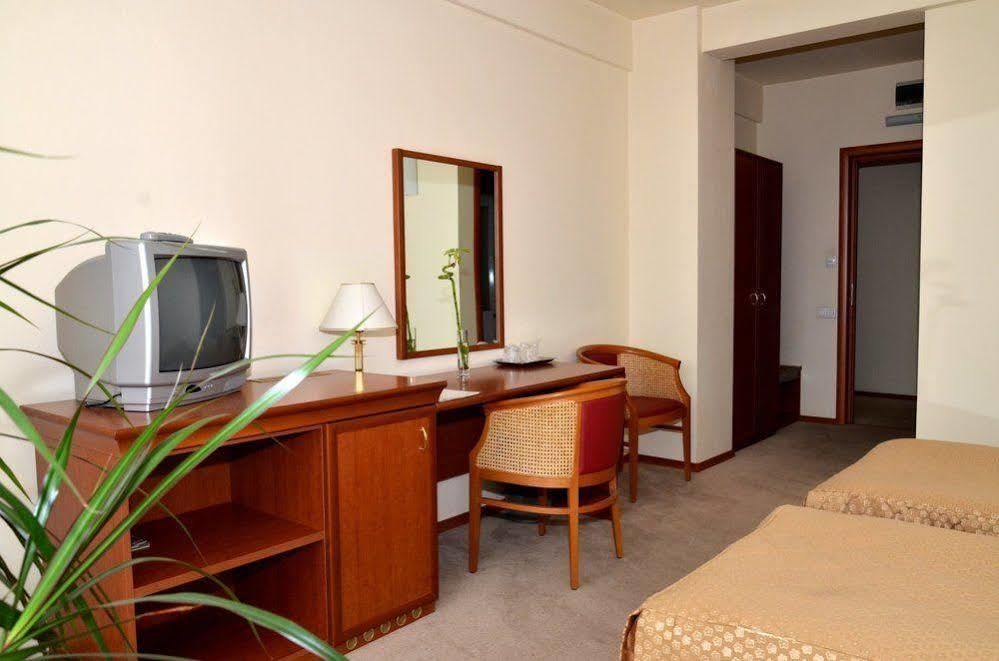 Hotel Seven Cluj-Napoca Extérieur photo