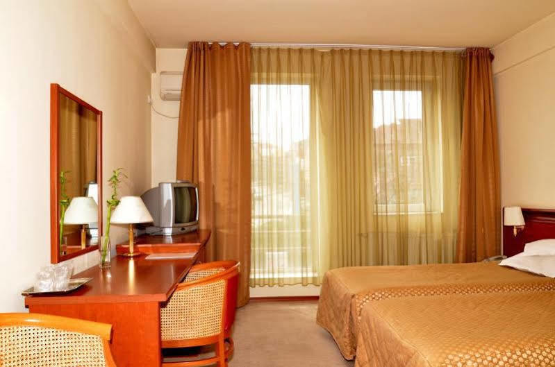 Hotel Seven Cluj-Napoca Extérieur photo
