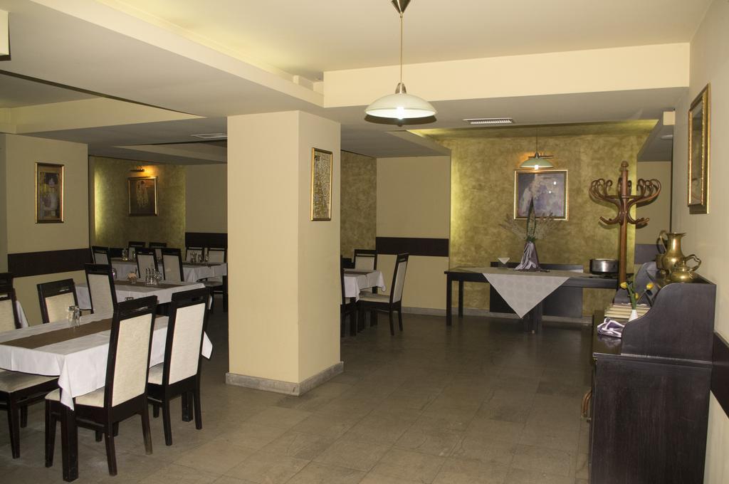 Hotel Seven Cluj-Napoca Extérieur photo