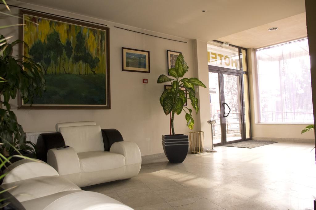 Hotel Seven Cluj-Napoca Extérieur photo